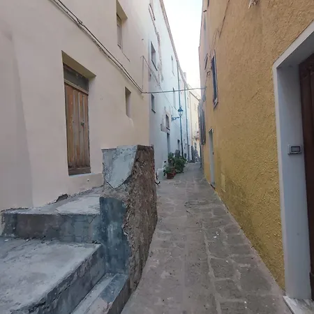 Residenza Nel Borgo L'appusentu 카스텔사르도