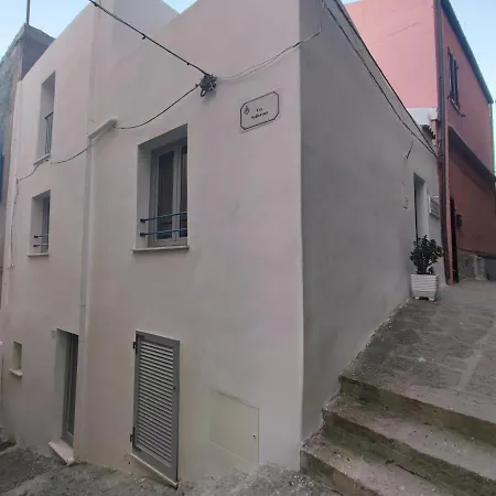 לינה וארוחת בוקר Residenza Nel Borgo L'appusentu